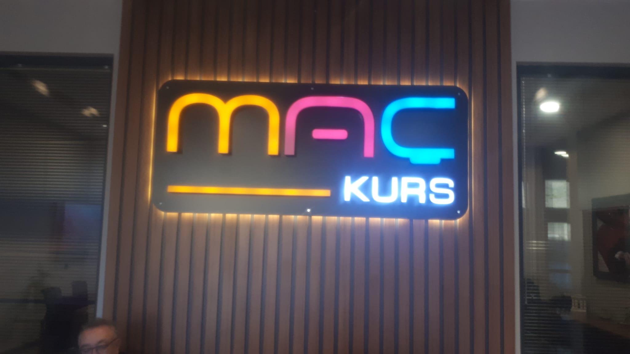 İÇ MEKAN KOMPOZİT RENKLİ KUTU HARF TABELA
